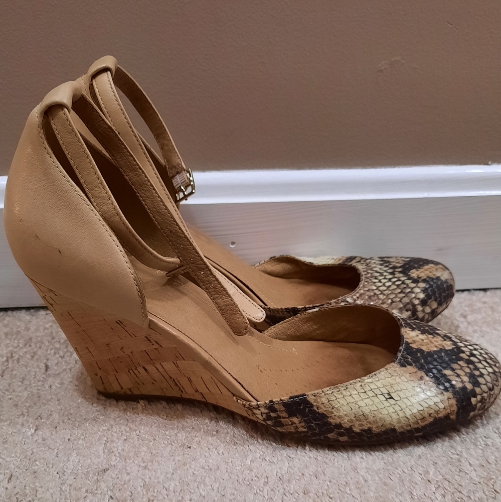 Clark Wedge Pumps
